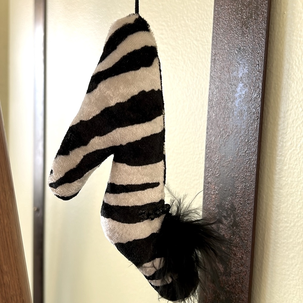 Zebra Print Shoe Hanging Decor - Picture 3 of 10